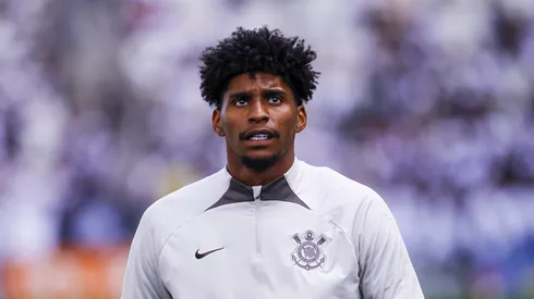 Hugo Souza jogador do Corinthians durante aquecimento antes da partida contra o Vasco no estádio Arena Corinthians pelo Campeonato Brasileiro A 2024. Foto: Marco Miatelo/AGIF