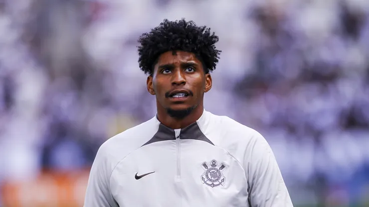 Hugo Souza jogador do Corinthians durante aquecimento antes da partida contra o Vasco no estádio Arena Corinthians pelo Campeonato Brasileiro A 2024. Foto: Marco Miatelo/AGIF
