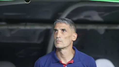 Vojvoda, técnico do Fortaleza, durante a partida contra o Vitória na Arena Castelão pela Copa do Nordeste 2025. Foto: Lucas Emanuel/AGIF