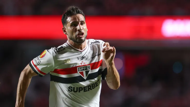 SP - SAO PAULO - 19/02/2025 - PAULISTA 2025, SAO PAULO X PONTE PRETA - Calleri jogador do Sao Paulo durante partida contra o Ponte Preta no estadio Morumbi pelo campeonato Paulista 2025. Foto: Marcello Zambrana/AGIF