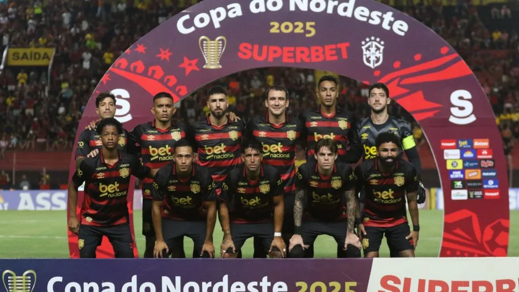 Jogadores do Sport antes da partida na Copa do Nordeste diante do Moto Club