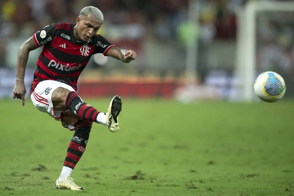 RJ – RIO DE JANEIRO – 11/07/2024 – BRASILEIRO A 2024, FLAMENGO X FORTALEZA – Wesley jogador do Flamengo durante partida contra o Fortaleza no estadio Maracana pelo campeonato Brasileiro A 2024. Foto: Jorge Rodrigues/AGIF