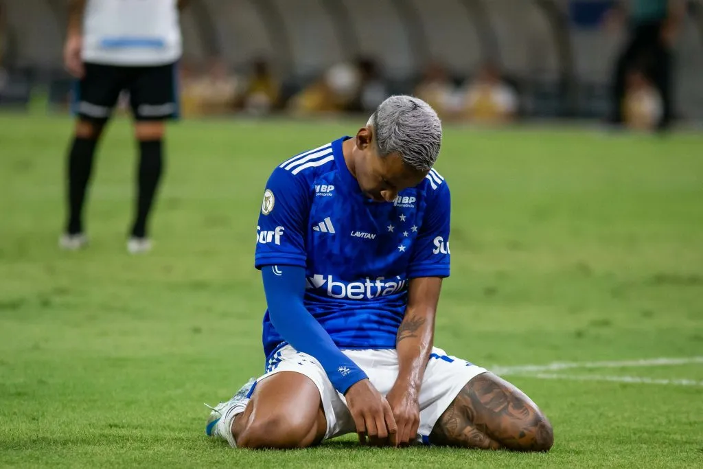 MG – BELO HORIZONTE – 27/11/2024 – BRASILEIRO A 2024, CRUZEIRO X GREMIO – Matheus Pereira jogador do Cruzeiro durante partida contra o Gremio no estadio Mineirao pelo campeonato Brasileiro A 2024. Foto: Fernando Moreno/AGIF
