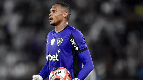 John em partida pelo Botafogo.