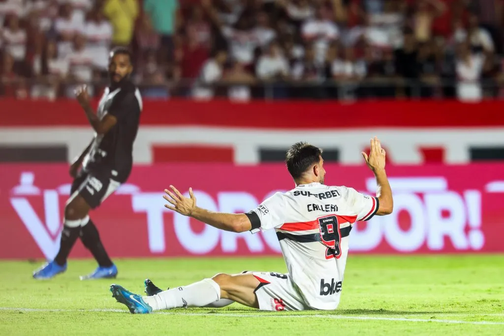 SP – SAO PAULO – 19/02/2025 – PAULISTA 2025, SAO PAULO X PONTE PRETA – Calleri jogador do Sao Paulo durante partida contra o Ponte Preta no estadio Morumbi pelo campeonato Paulista 2025. Foto: Marcello Zambrana/AGIF