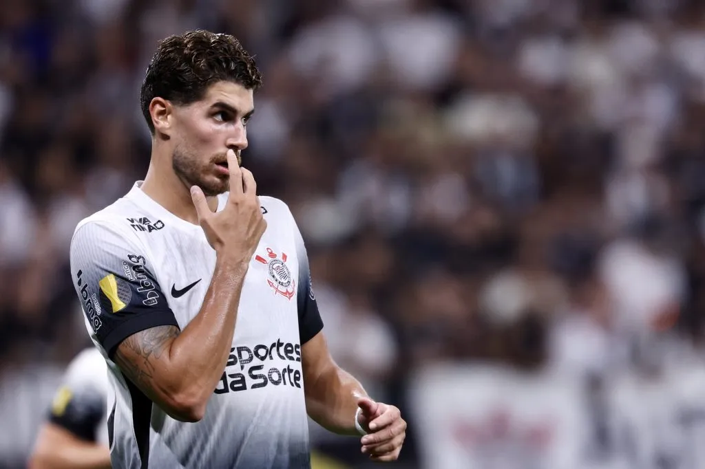 Pedro Raul vai sai do Corinthians – Foto: Marcello Zambrana/AGIF.