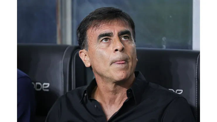 Gustavo Quinteros durante confronto contra o Caxias no Campeonato Gaúcho de 2025.