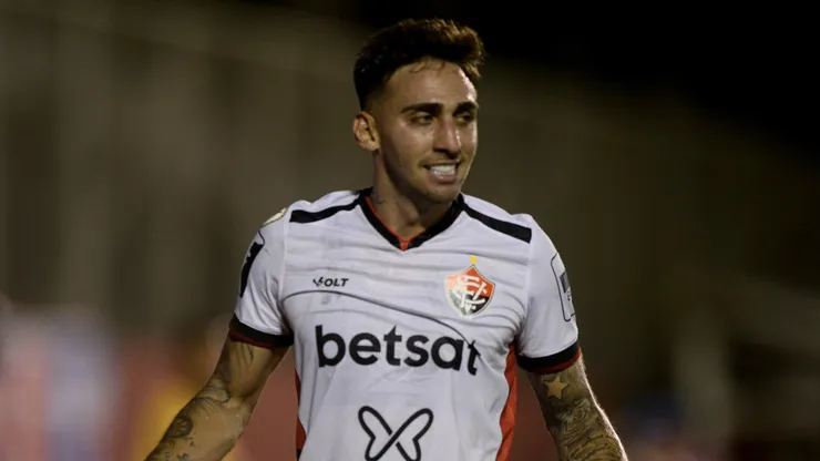 Gustavo Mosquito jogador do Vitoria comemora gol durante partida contra o Fortaleza no estadio Barradao pelo campeonato Brasileiro A 2024. Foto: Jhony Pinho/AGIF