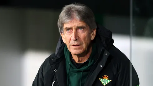 SEVILLE, SPAIN – FEBRUARY 02: Manuel Pellegrini, Head Coach of Real Betis, looks on prior to the LaLiga match between Real Betis Balompie and Athletic Club at Estadio Benito Villamarin on February 02, 2025 in Seville, Spain. (Photo by Fran Santiago/Getty Images)