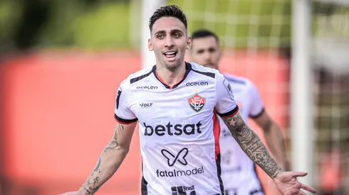 Gustavo Mosquito jogador do Vitoria comemora seu gol durante partida contra o Juventude no estadio Barradao pelo campeonato Brasileiro A 2024. Foto: Jhony Pinho/AGIF