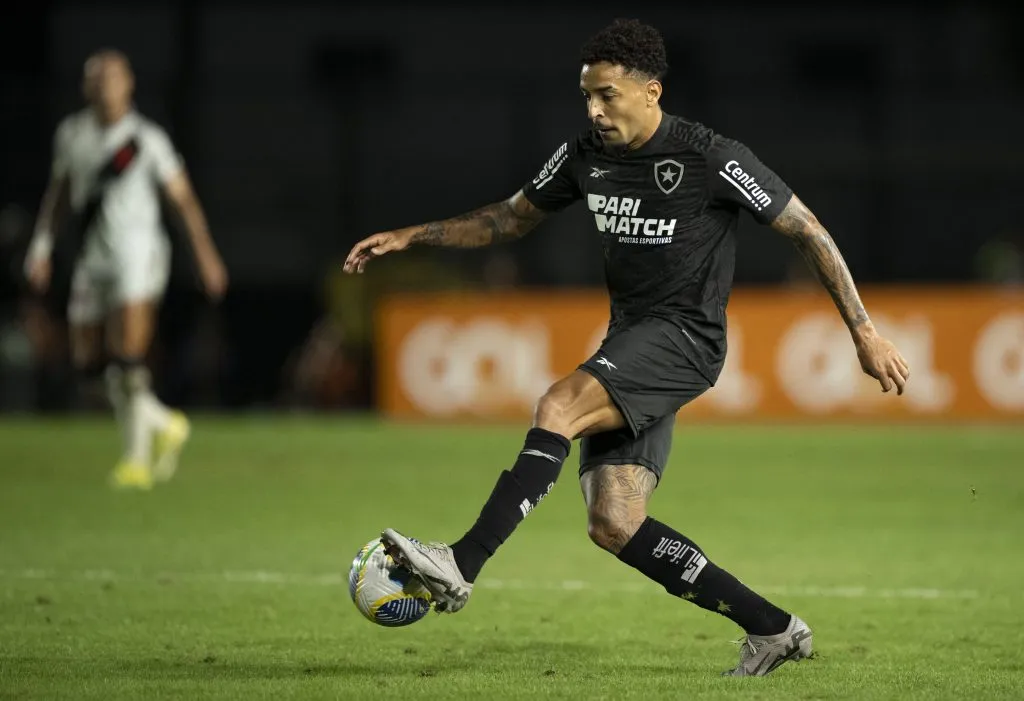 RJ – RIO DE JANEIRO – 29/06/2024 – BRASILEIRO A 2024, VASCO X BOTAFOGO – Gregore jogador do Botafogo durante partida contra o Vasco no estadio Sao Januario pelo campeonato Brasileiro A 2024. Foto: Jorge Rodrigues/AGIF