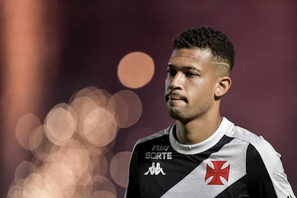 RJ – RIO DE JANEIRO – 05/10/2024 – BRASILEIRO A 2024, VASCO X JUVENTUDE – Joao Victor jogador do Vasco durante partida contra o Juventude no estadio Sao Januario pelo campeonato Brasileiro A 2024. Foto: Thiago Ribeiro/AGIF