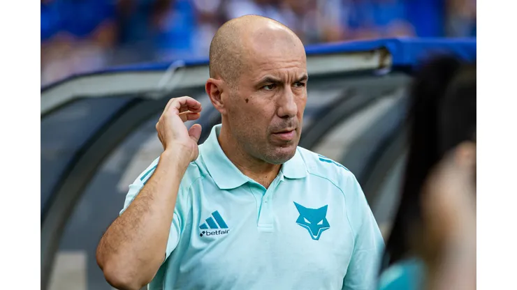 Leonardo Jardim durante confronto contra o América-MG no Campeonato Mineiro de 2025.