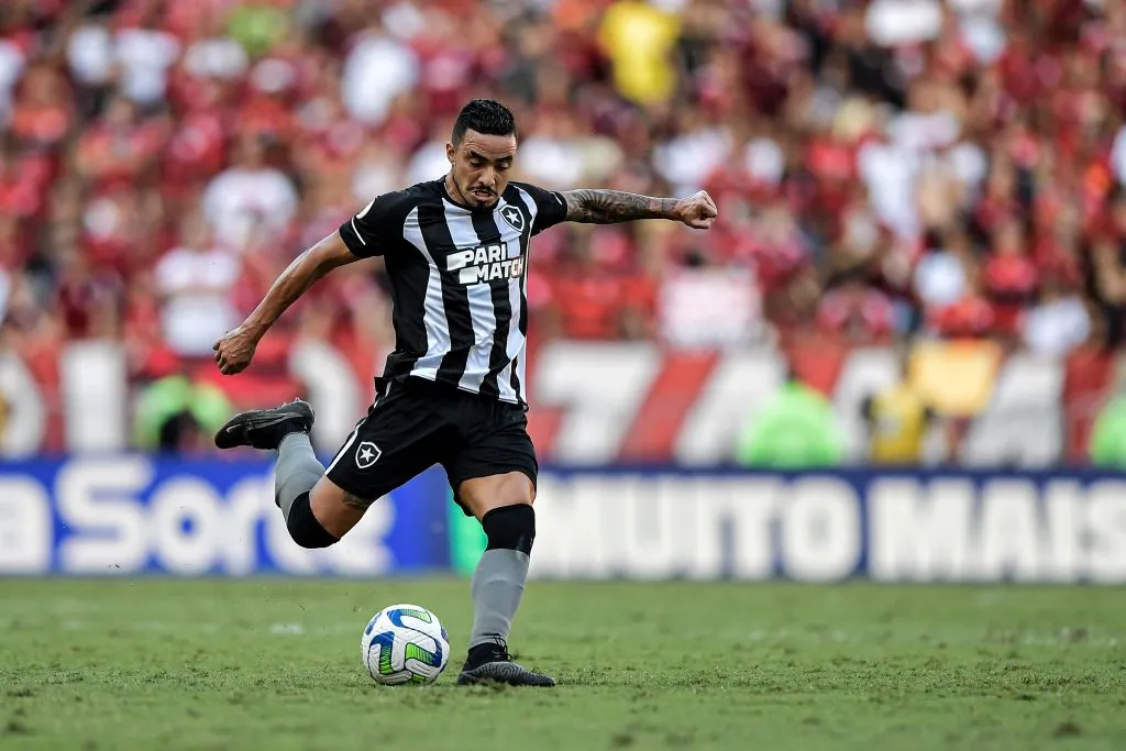 Rafael falou sobre a mentalidade que esse elenco do Botafogo precisa ter. Foto: Thiago Ribeiro/AGIF