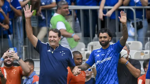 BELO HORIZONTE, BRAZIL – JANUARY 04: (L-R) Pedro Lourenço, owner of Cruzeiro and Gabriel Barbosa greet fans during the presentation of Barbosa as Cruzeiro's new player at Mineirao Stadium on January 4, 2025 in Belo Horizonte, Brazil. (Photo by Pedro Vilela/Getty Images)