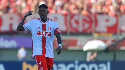 Vitão em ação pelo Internacional no Campeonato Gaúcho – Foto: Ricardo Duarte/Internacional