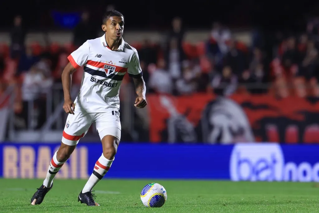 SP – SAO PAULO – 30/07/2024 – COPA DO BRASIL 2024, SAO PAULO X GOIAS – Luiz Gustavo jogador do Sao Paulo durante partida contra o Goias no estadio Morumbi pelo campeonato Copa Do Brasil 2024. Foto: Marcello Zambrana/AGIF
