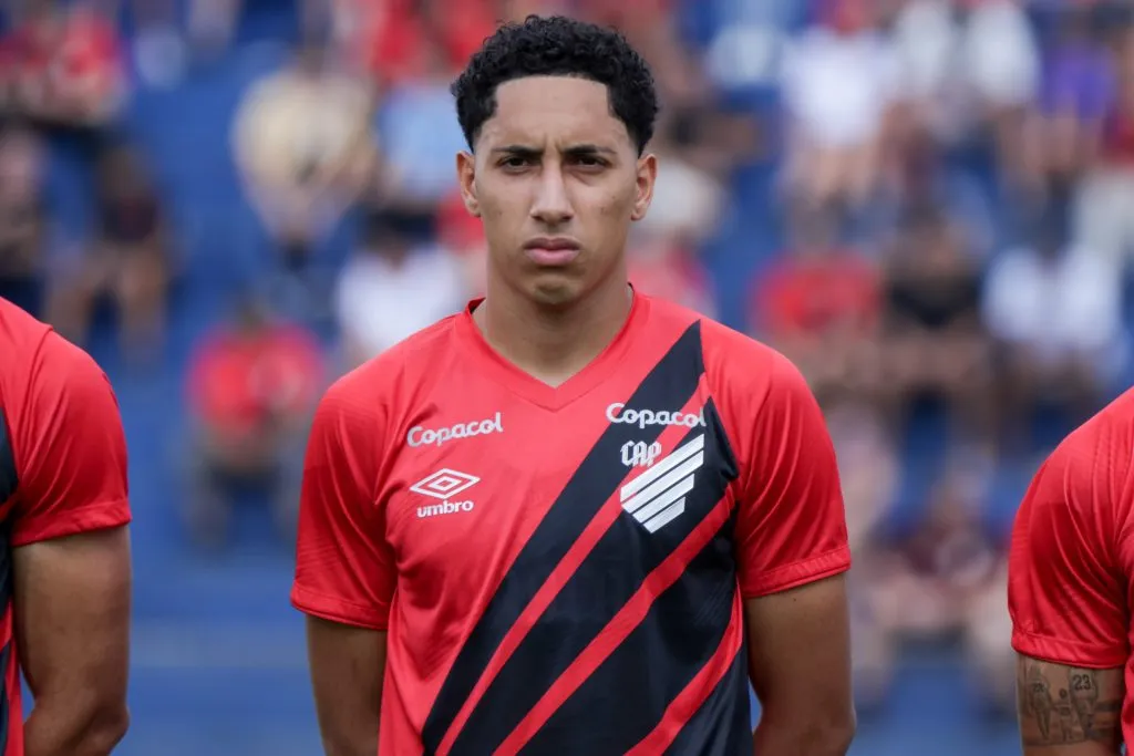 Felipinho pode deixar o Athletico rumo ao Vitória. Foto: Robson Mafra/AGIF