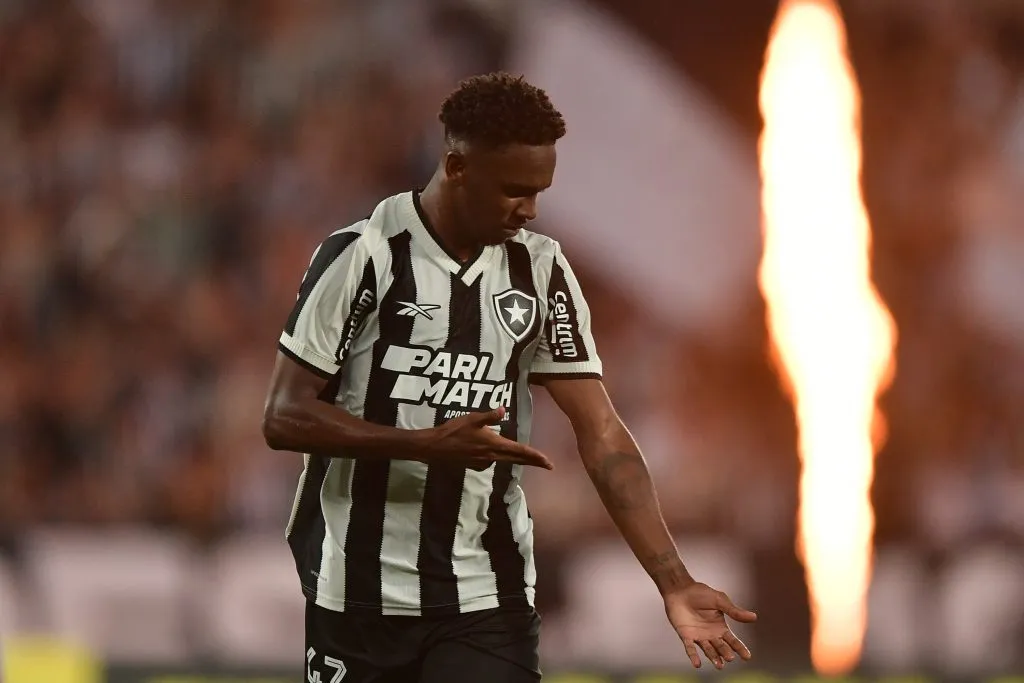 Jeffinho comemorando gol durante partida contra o Bahia no Campeonato Brasileiro de 2024. Foto: Thiago Ribeiro/AGIF