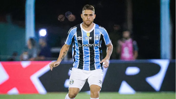 Gustavo Cuellar, jogador do Grêmio, durante partida contra o Monsoon pelo Campeonato Gaúcho 2025. Foto: Maxi Franzoi/AGIF