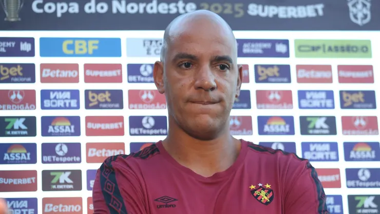 Pepa tecnico do Sport durante a partida entre Sport e Moto Club na Ilha do Retiro em Recife (PE), pela Copa do Nordeste 2025. Foto: Marlon Costa/AGIF