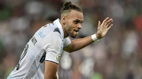 Braithwaite jogador do Gremio comemora seu gol durante partida contra o Fluminense no estadio Maracana pelo campeonato Brasileiro A 2024.