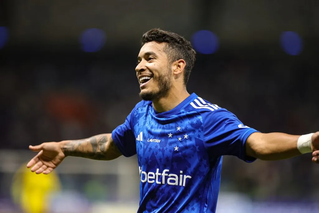 MG – BELO HORIZONTE – 19/06/2024 – BRASILEIRO A 2024, CRUZEIRO X FLUMINENSE – William jogador do Cruzeiro comemora seu gol durante partida contra o Fluminense no estadio Mineirao pelo campeonato Brasileiro A 2024. Foto: Gilson Lobo/AGIF