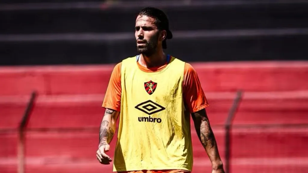 Sérgio Oliveira em ação pelo Sport no treinamento – Foto: Paulo Paiva/Sport