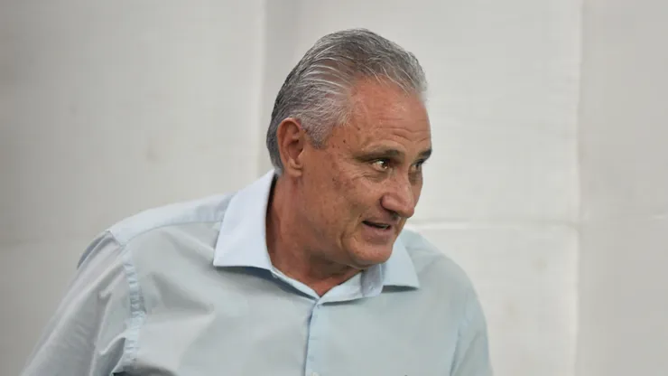 Tite ex-técnico do Flamengo durante partida contra o Athletico-PR no estádio Maracanã pelo campeonato Brasileiro A 2024. Foto: Thiago Ribeiro/AGIF