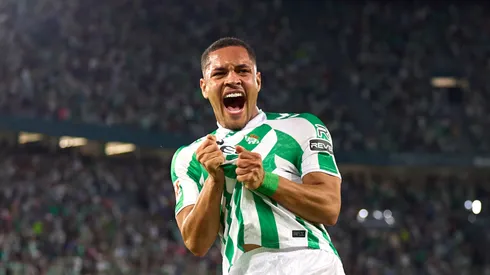 Vitor Roque, do Real Betis, comemora após marcar o segundo gol do time durante a partida da LaLiga entre o Real Betis Balompie e o CD Leganes no Estádio Benito Villamarin em 13 de setembro de 2024 em Sevilha, Espanha. (Foto: Fran Santiago/Getty Images)