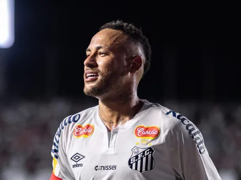 Cicinho 'ferve' no Corinthians após comparação entre Neymar e Depay