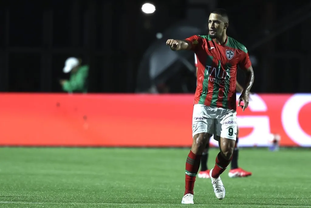 Renan Peixoto comemorando gol durante partida contra o São Paulo no Campeonato Paulista de 2025. Foto: Marcello Zambrana/AGIF