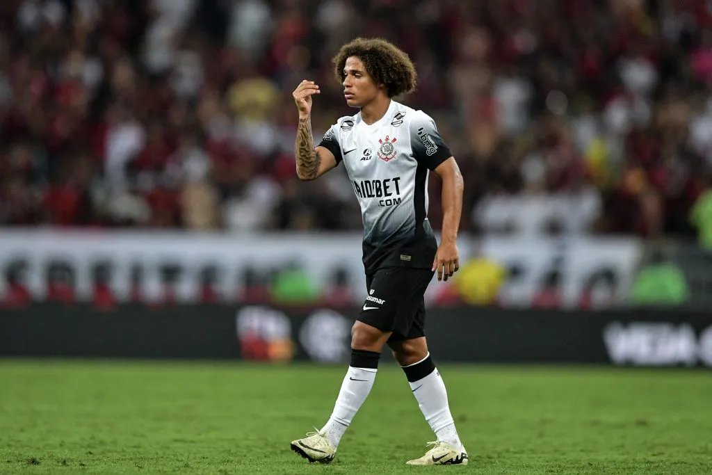 Guilherme Biro jogador do Corinthians durante partida contra o Flamengo pelo campeonato Brasileiro A 2024. Foto: Thiago Ribeiro/AGIF