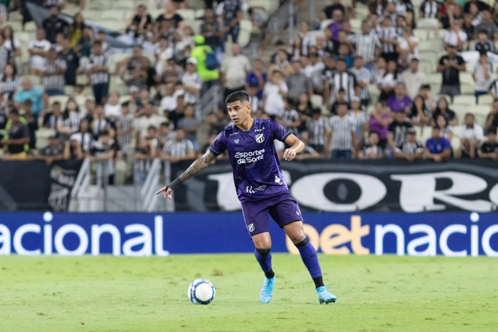 David Ricardo, jogador do Botafogo, atuando no Ceará em 2024 – Foto: Baggio Rodrigues/AGIF