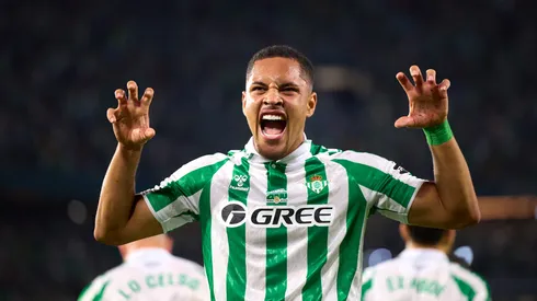 Vitor Roque, do Real Betis, comemora após marcar o segundo gol do time durante a partida da LaLiga entre o Real Betis Balompie e o CD Leganes no Estádio Benito Villamarin em 13 de setembro de 2024 em Sevilha, Espanha. (Foto de Fran Santiago/Getty Images)