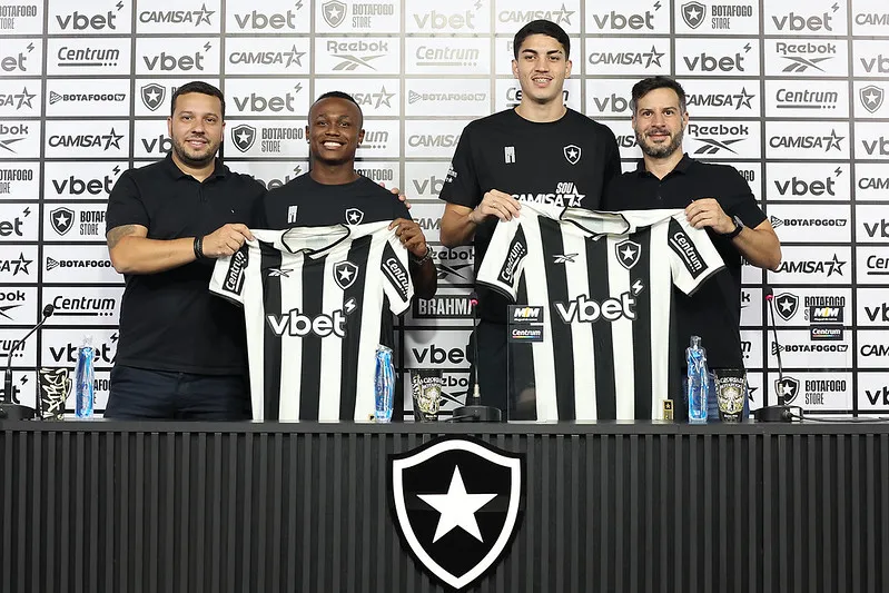 Apresentação Nathan Fernandes e Jair – Foto: Vitor Silva/Botafogo.
