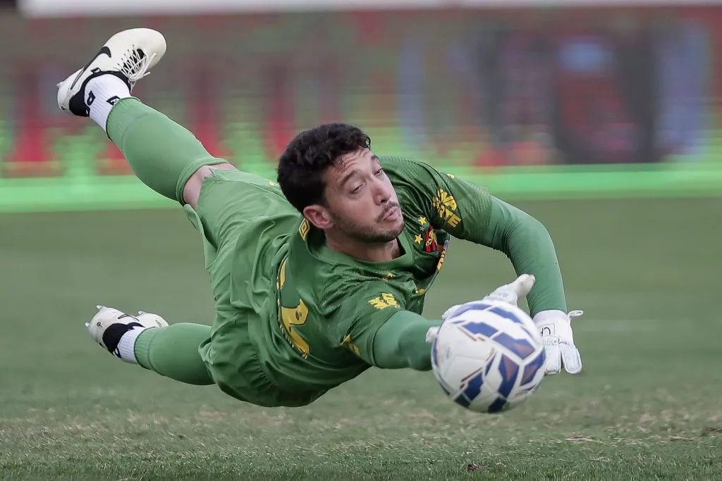 Caique França goleiro do Sport durante partida contra o Santa Cruz no estadio Arruda pelo campeonato Pernambucano 2025. Foto: Rafael Vieira/AGIF