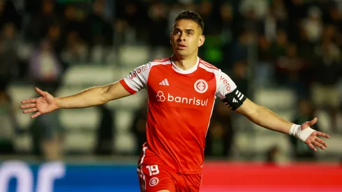 Borre jogador do Internacional comemora seu gol durante partida contra o Juventude no estadio Alfredo Jaconi pelo campeonato Brasileiro A 2024.