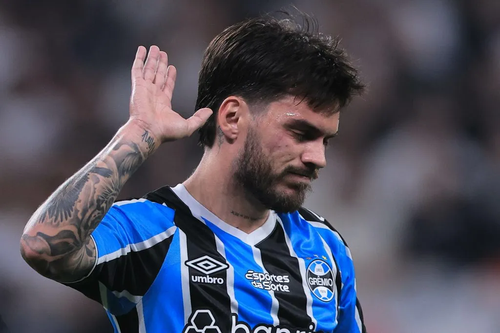 SP – SAO PAULO – 25/07/2024 – BRASILEIRO A 2024, CORINTHIANS X GREMIO – Nathan jogador do Gremio lamenta durante partida contra o Corinthians no estadio Arena Corinthians pelo campeonato Brasileiro A 2024. Foto: Ettore Chiereguini/AGIF