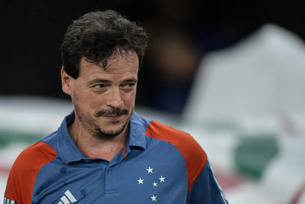 RJ – RIO DE JANEIRO – 03/10/2024 – BRASILEIRO A 2024, FLUMINENSE X CRUZEIRO – Fernando Diniz tecnico do Cruzeiro durante partida contra o Fluminense no estadio Maracana pelo campeonato Brasileiro A 2024. Foto: Thiago Ribeiro/AGIF