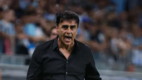 Quinteros é avisado de mais uma saída no Grêmio.