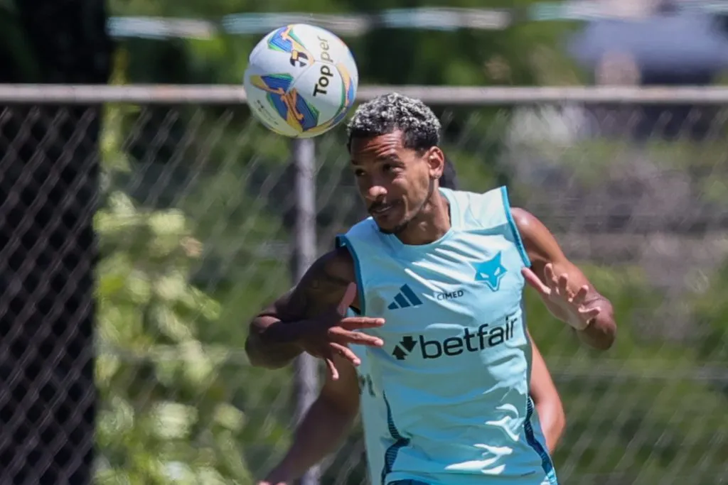 Matheus Pereira jogador do Cruzeiro durante treino no Centro de Treinamento CT Toca II. Foto: Gilson Lobo/AGIF