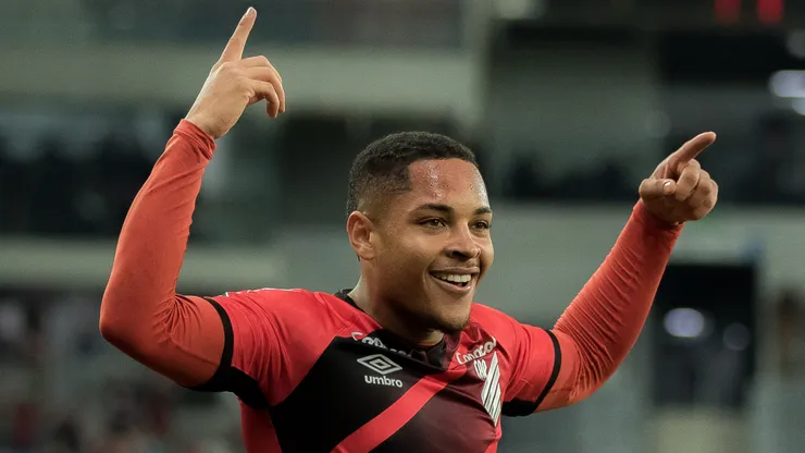 Vitor Roque jogador do Athletico-PR comemora seu gol durante partida contra o Libertad no estadio Arena da Baixada pelo campeonato Copa Libertadores 2022.