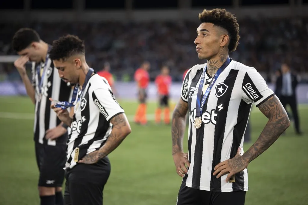 RJ – RIO DE JANEIRO – 27/02/2025 – RECOPA SUL-AMERICANA 2025, BOTAFOGO X RACING – Igor Jesus jogador do Botafogo lamenta apos partida contra o Racing no estadio Engenhao pelo campeonato Recopa Sul-americana 2025. Foto: Jorge Rodrigues/AGIF