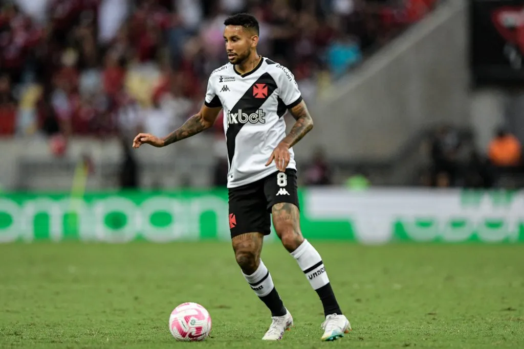 RJ – RIO DE JANEIRO – 22/10/2023 – BRASILEIRO A 2023, FLAMENGO X VASCO – Jair jogador do Vasco durante partida contra o Flamengo no estadio Maracana pelo campeonato Brasileiro A 2023. Foto: Thiago Ribeiro/AGIF