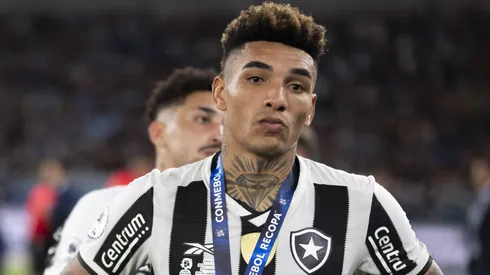 Igor Jesus durante premiação do segundo lugar da Recopa 2025.