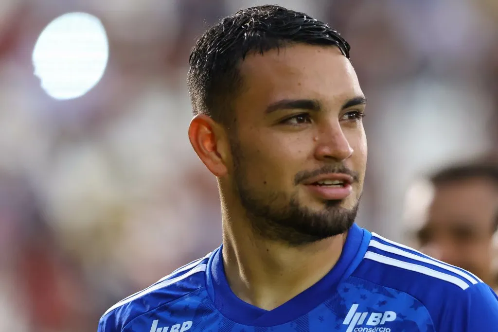 Fabrizio Peralta durante aquecimento antes da partida contra o Bragantino no Campeonato Brasileiro de 2024. Foto: Joisel Amaral/AGIF