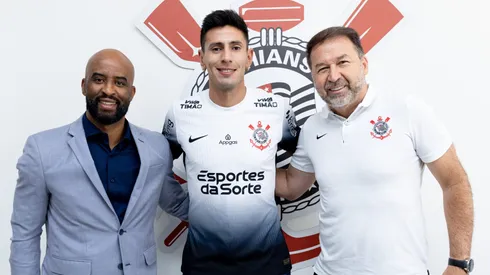 Foto: Rodrigo Coca/Agência Corinthians – Fabrizio Angileri durante apresentação no Corinthians.