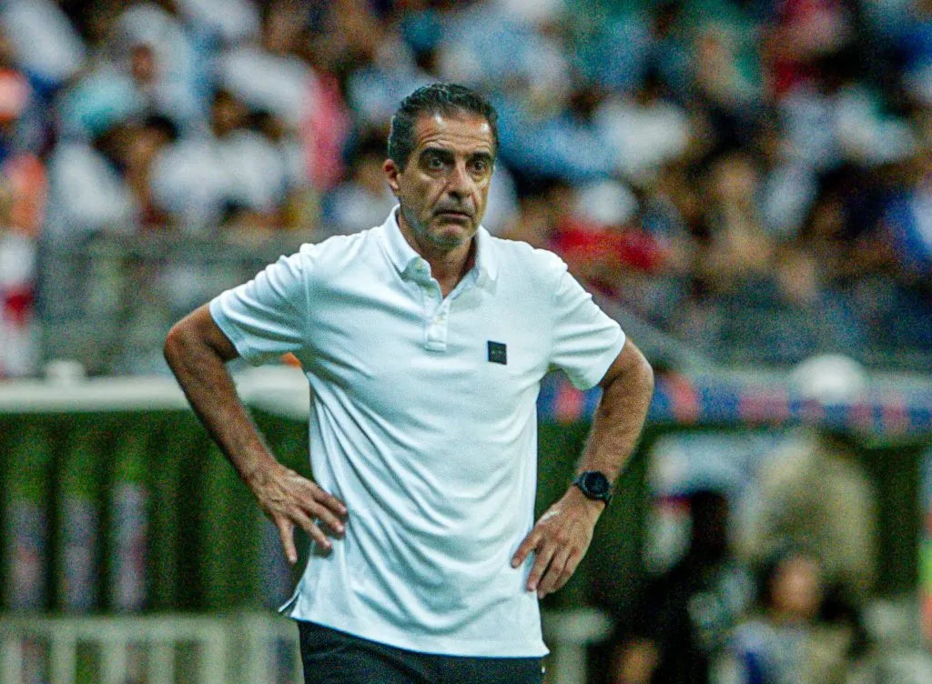 Salvador – BA : 06\09\2023 . Tecnico Renato Paiva pede demissao do Esporte Clube Bahia, nesta quarta-feira (6). Ao todo foram 51 jogos, com 20 triunfos, 15 empates e 16 derrotas – aproveitamento de 49% -, alem do titulo estadual em abril. Foto: Jhony Pinho