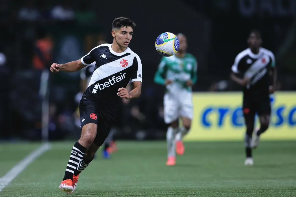 Juan Sforza jogando no Vasco em 2024 –  Foto: Ettore Chiereguini/AGIF
